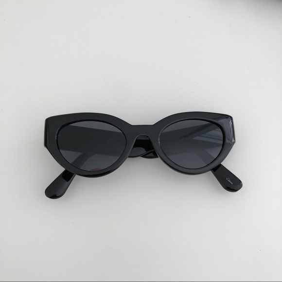 Madewell Accessories - Chunky Cat Eye Sunglasses